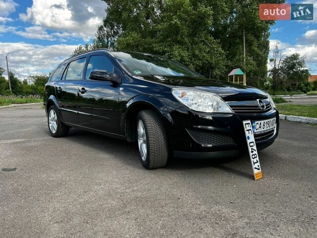 Черный Опель Астра, объемом двигателя 1.6 л и пробегом 240 тыс. км за 5700 $, фото 1 на Automoto.ua