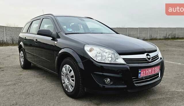 Черный Опель Астра, объемом двигателя 1.6 л и пробегом 210 тыс. км за 5850 $, фото 1 на Automoto.ua