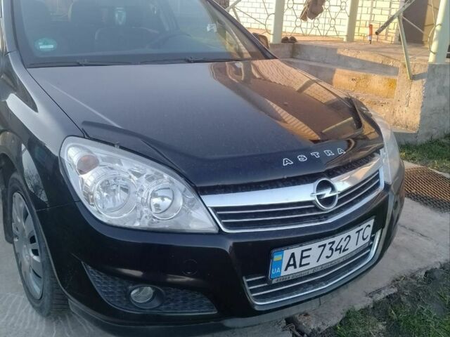 Черный Опель Астра, объемом двигателя 1.7 л и пробегом 190 тыс. км за 5200 $, фото 1 на Automoto.ua