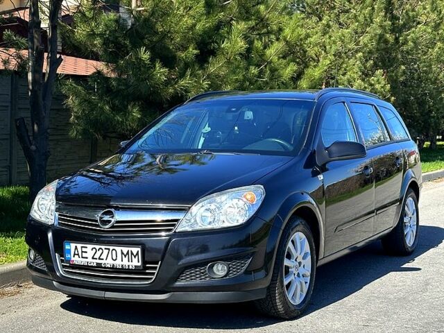 Черный Опель Астра, объемом двигателя 1.6 л и пробегом 186 тыс. км за 6500 $, фото 1 на Automoto.ua