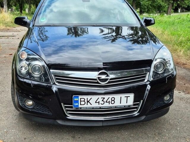 Черный Опель Астра, объемом двигателя 1.6 л и пробегом 255 тыс. км за 5200 $, фото 1 на Automoto.ua