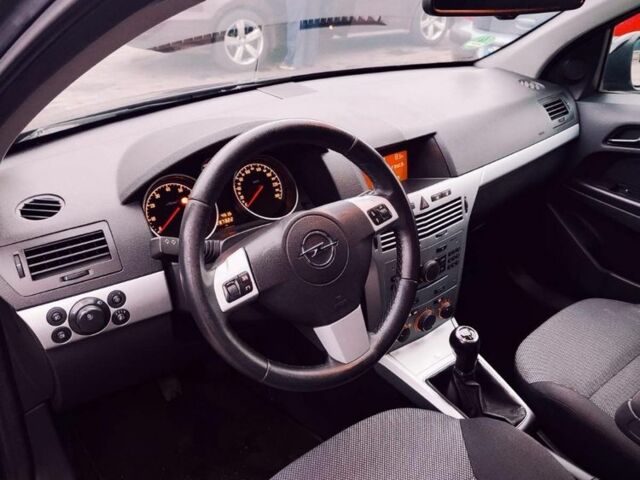 Черный Опель Астра, объемом двигателя 1.6 л и пробегом 230 тыс. км за 6300 $, фото 1 на Automoto.ua