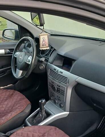 Черный Опель Астра, объемом двигателя 1.8 л и пробегом 164 тыс. км за 5500 $, фото 1 на Automoto.ua