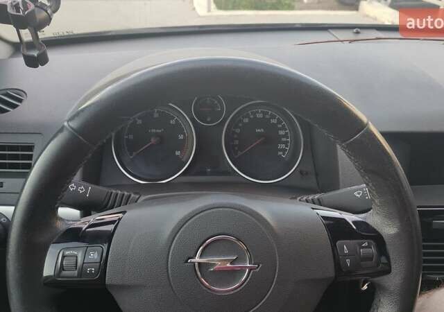 Черный Опель Астра, объемом двигателя 1.7 л и пробегом 440 тыс. км за 6200 $, фото 1 на Automoto.ua