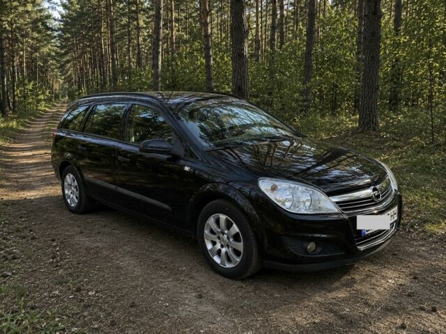 Черный Опель Астра, объемом двигателя 1.4 л и пробегом 250 тыс. км за 5400 $, фото 1 на Automoto.ua