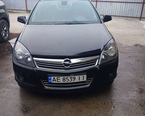 Опель Астра 2010 в Днепре (Днепропетровске) на Automoto.ua Черный Опель Астра, объемом двигателя 1.7 л и пробегом 292 тыс. км за 5500 $, фото 1 на Automoto.ua