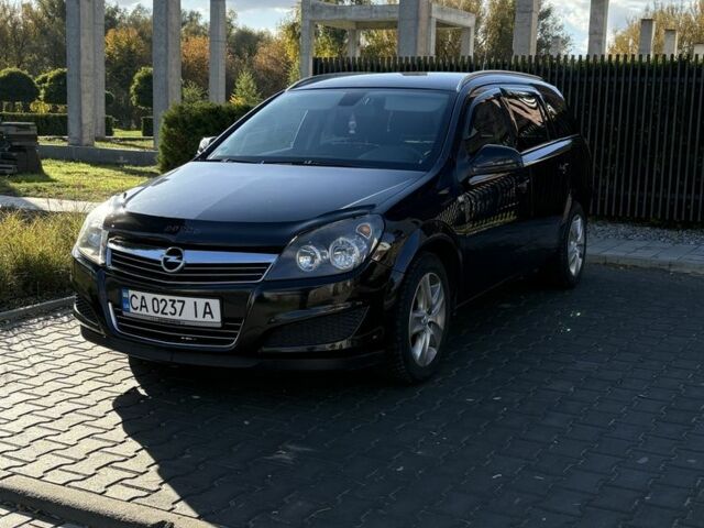 Опель Астра 2010 в Умани на Automoto.ua Черный Опель Астра, объемом двигателя 1.7 л и пробегом 240 тыс. км за 5600 $, фото 1 на Automoto.ua