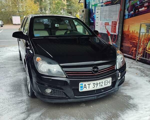 Черный Опель Астра, объемом двигателя 1.7 л и пробегом 300 тыс. км за 4500 $, фото 1 на Automoto.ua