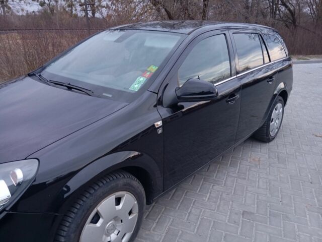 Опель Астра 2010 в Луцке на Automoto.ua Черный Опель Астра, объемом двигателя 1.7 л и пробегом 200 тыс. км за 5800 $, фото 1 на Automoto.ua