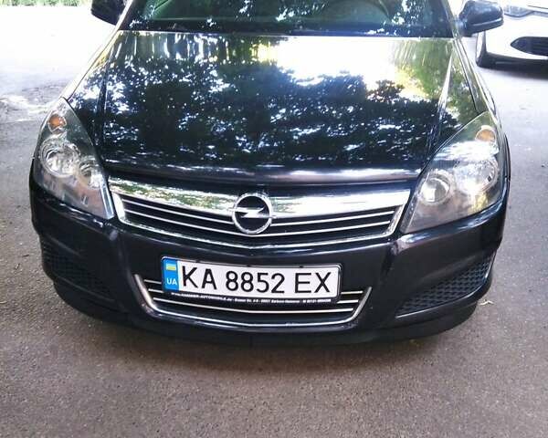 Черный Опель Астра, объемом двигателя 1.6 л и пробегом 252 тыс. км за 5250 $, фото 1 на Automoto.ua