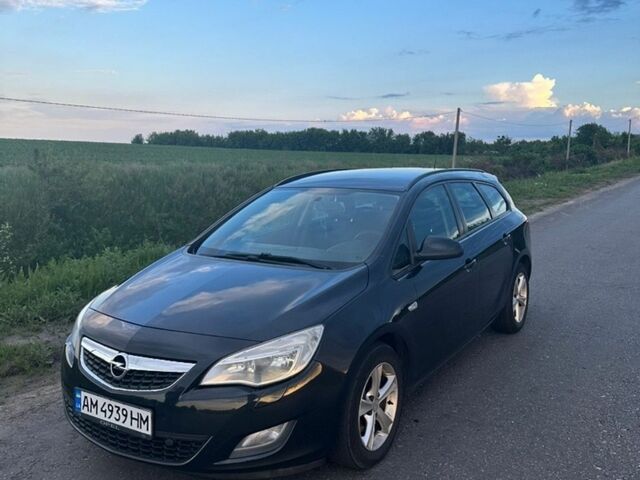 Черный Опель Астра, объемом двигателя 1.7 л и пробегом 250 тыс. км за 5800 $, фото 1 на Automoto.ua