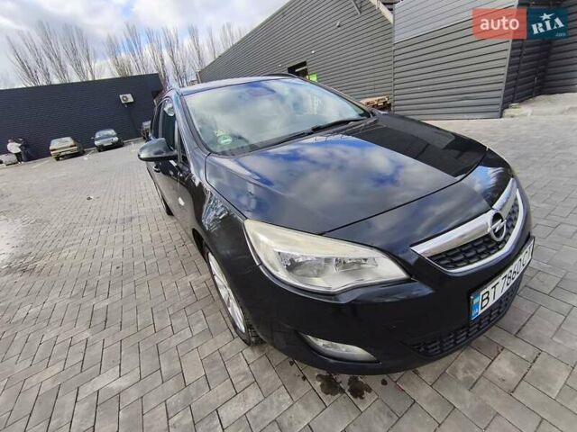 Черный Опель Астра, объемом двигателя 1.7 л и пробегом 238 тыс. км за 6000 $, фото 1 на Automoto.ua