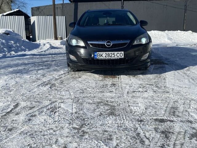 Черный Опель Астра, объемом двигателя 2 л и пробегом 310 тыс. км за 8500 $, фото 1 на Automoto.ua