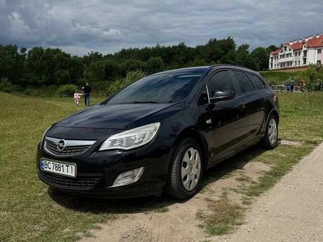 Черный Опель Астра, объемом двигателя 1.3 л и пробегом 315 тыс. км за 5000 $, фото 1 на Automoto.ua