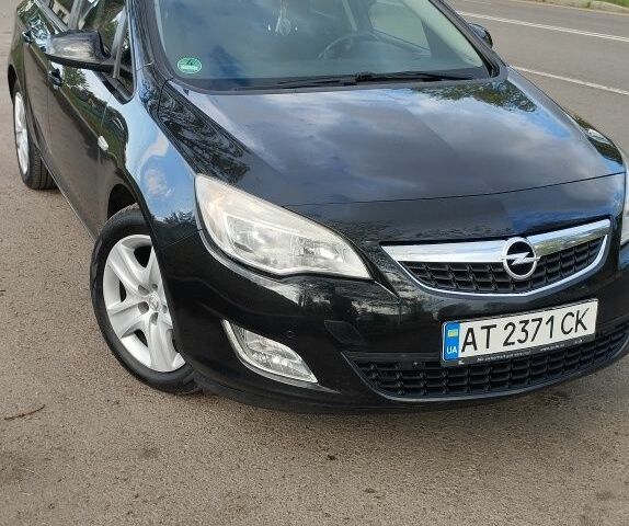 Черный Опель Астра, объемом двигателя 1.7 л и пробегом 329 тыс. км за 5700 $, фото 1 на Automoto.ua