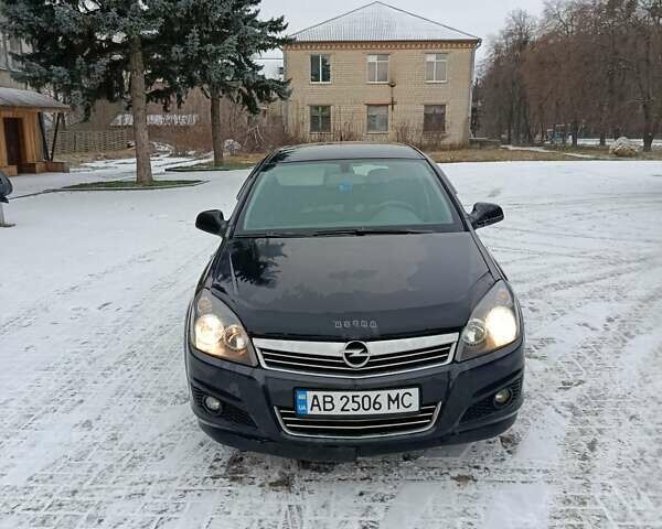 Черный Опель Астра, объемом двигателя 1.6 л и пробегом 244 тыс. км за 5200 $, фото 1 на Automoto.ua