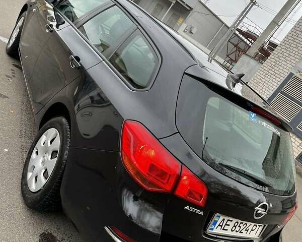 Черный Опель Астра, объемом двигателя 1.6 л и пробегом 184 тыс. км за 8900 $, фото 1 на Automoto.ua