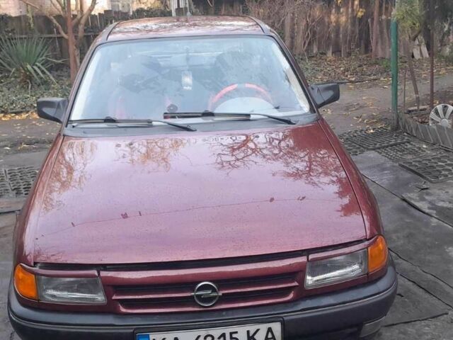 Красный Опель Астра, объемом двигателя 1.4 л и пробегом 330 тыс. км за 1304 $, фото 1 на Automoto.ua