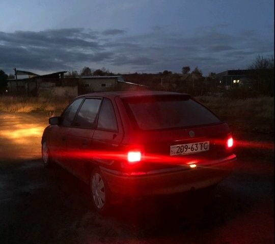 Червоний Опель Астра, об'ємом двигуна 1.4 л та пробігом 444 тис. км за 550 $, фото 1 на Automoto.ua