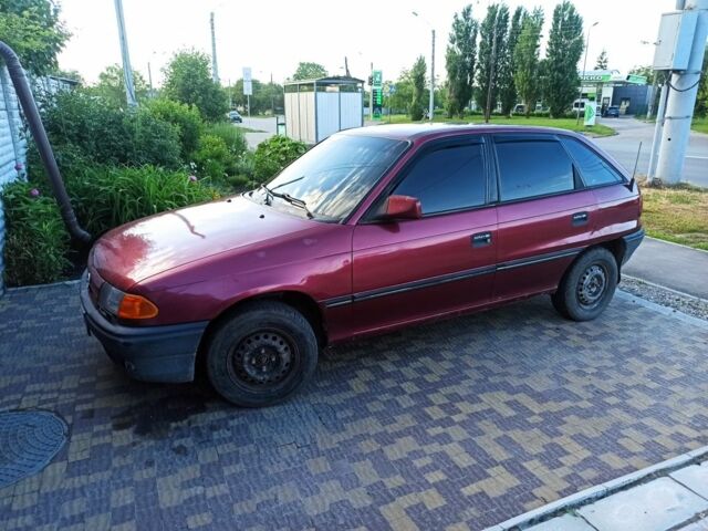 Красный Опель Астра, объемом двигателя 1.6 л и пробегом 250 тыс. км за 1600 $, фото 1 на Automoto.ua