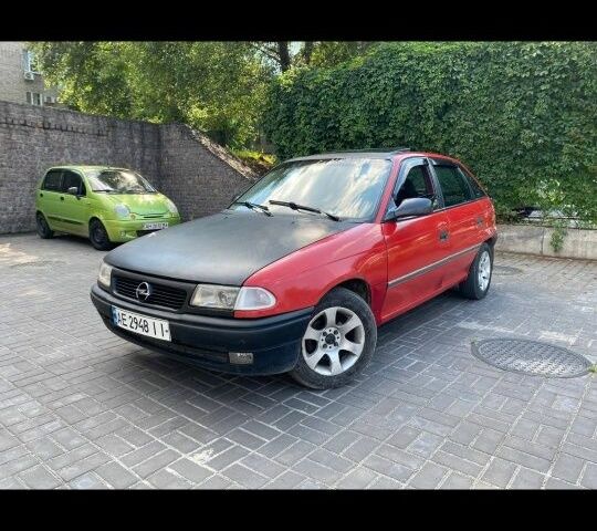 Червоний Опель Астра, об'ємом двигуна 1.6 л та пробігом 400 тис. км за 1500 $, фото 1 на Automoto.ua