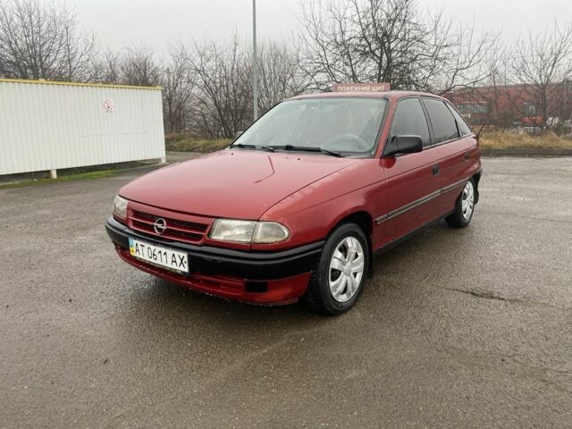 Красный Опель Астра, объемом двигателя 1.6 л и пробегом 264 тыс. км за 1200 $, фото 1 на Automoto.ua