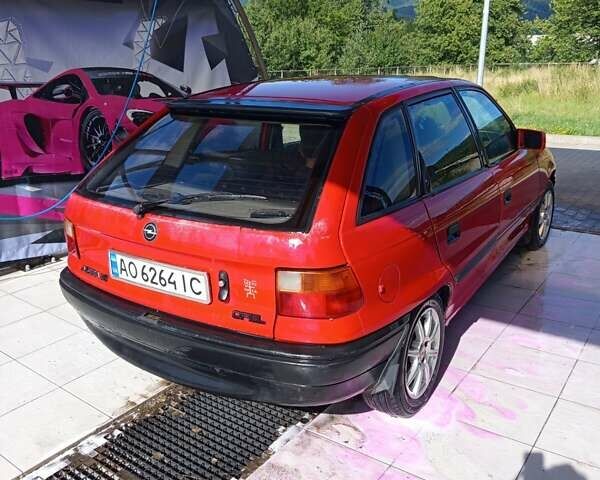 Красный Опель Астра, объемом двигателя 1.6 л и пробегом 338 тыс. км за 1150 $, фото 1 на Automoto.ua