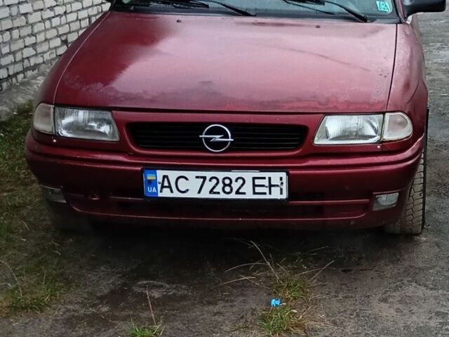 Красный Опель Астра, объемом двигателя 1.6 л и пробегом 555 тыс. км за 900 $, фото 1 на Automoto.ua