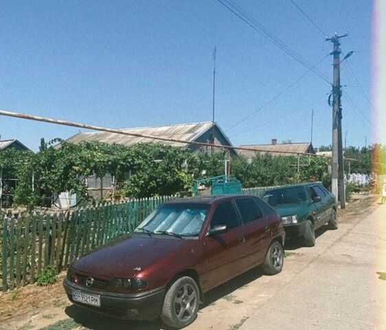 Красный Опель Астра, объемом двигателя 1.6 л и пробегом 400 тыс. км за 550 $, фото 1 на Automoto.ua