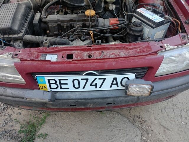 Красный Опель Астра, объемом двигателя 1.4 л и пробегом 396 тыс. км за 700 $, фото 1 на Automoto.ua