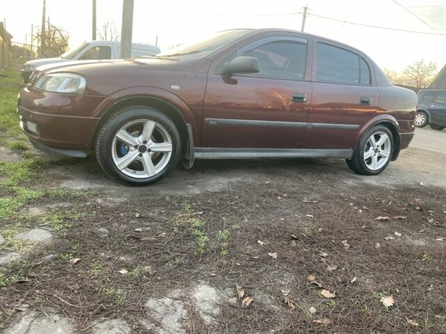 Красный Опель Астра, объемом двигателя 1.6 л и пробегом 270 тыс. км за 4000 $, фото 1 на Automoto.ua