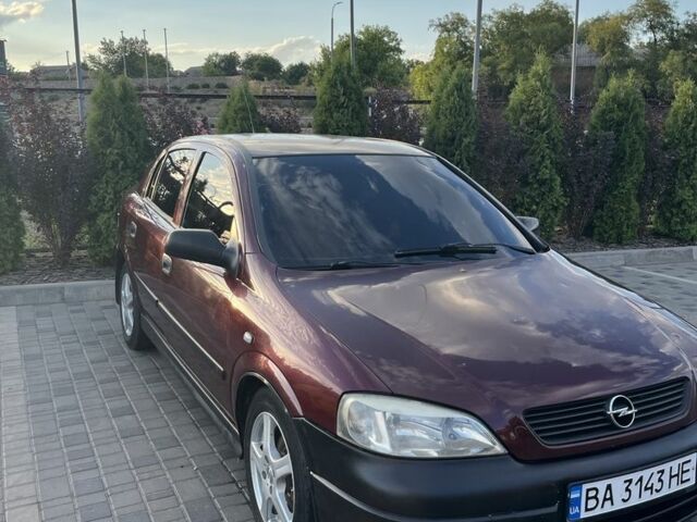 Красный Опель Астра, объемом двигателя 1.6 л и пробегом 280 тыс. км за 2858 $, фото 1 на Automoto.ua