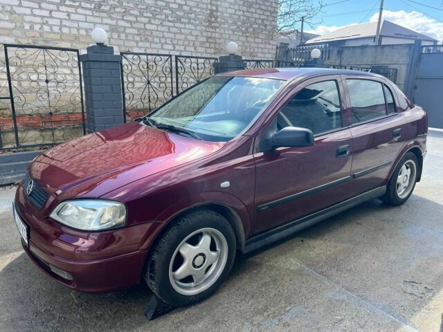 Красный Опель Астра, объемом двигателя 1.6 л и пробегом 300 тыс. км за 3500 $, фото 1 на Automoto.ua