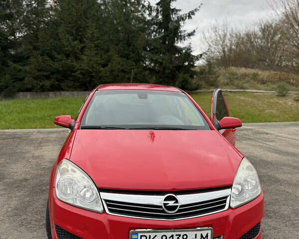 Опель Астра 2009 у Рівному на Automoto.ua Червоний Опель Астра, об'ємом двигуна 1.8 л та пробігом 165 тис. км за 4750 $, фото 1 на Automoto.ua