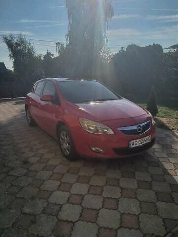 Красный Опель Астра, объемом двигателя 1.4 л и пробегом 300 тыс. км за 5700 $, фото 1 на Automoto.ua