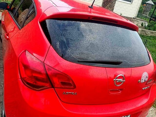 Красный Опель Астра, объемом двигателя 1.2 л и пробегом 222 тыс. км за 6000 $, фото 1 на Automoto.ua