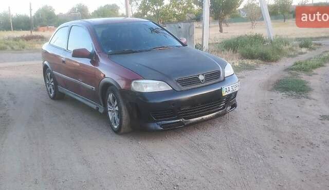 Красный Опель Астра, объемом двигателя 1.8 л и пробегом 150 тыс. км за 1201 $, фото 1 на Automoto.ua