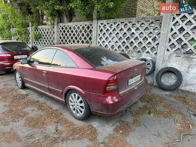 Красный Опель Астра, объемом двигателя 2.2 л и пробегом 250 тыс. км за 1000 $, фото 1 на Automoto.ua