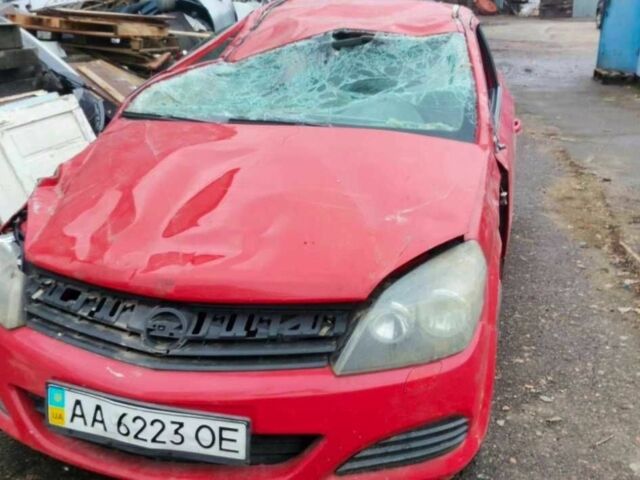 Красный Опель Астра, объемом двигателя 1.8 л и пробегом 215 тыс. км за 1950 $, фото 1 на Automoto.ua