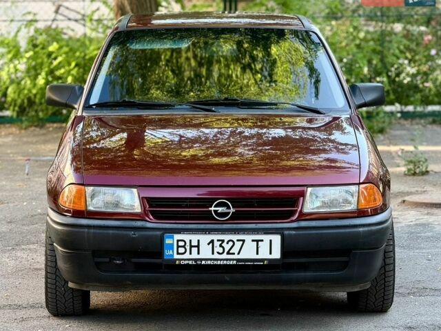 Красный Опель Астра, объемом двигателя 1.8 л и пробегом 160 тыс. км за 3500 $, фото 1 на Automoto.ua
