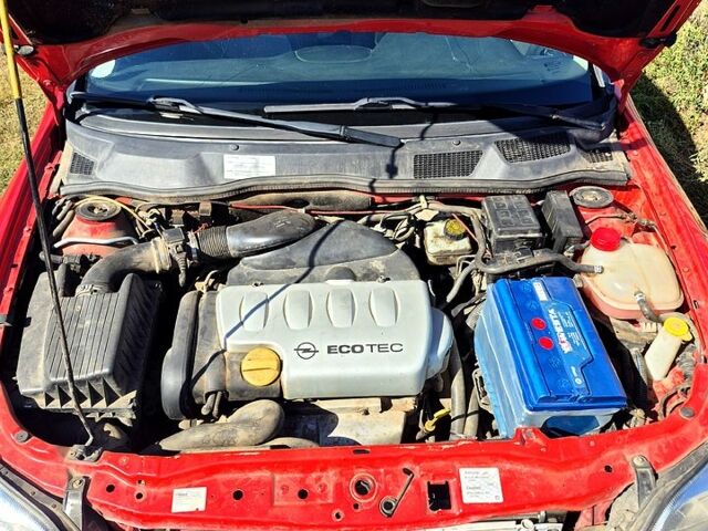 Красный Опель Астра, объемом двигателя 1.8 л и пробегом 170 тыс. км за 2280 $, фото 1 на Automoto.ua