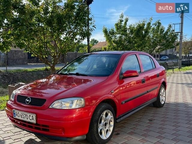 Красный Опель Астра, объемом двигателя 1.6 л и пробегом 160 тыс. км за 3000 $, фото 1 на Automoto.ua