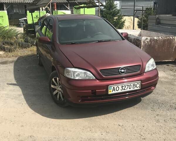 Красный Опель Астра, объемом двигателя 1.39 л и пробегом 290 тыс. км за 2400 $, фото 1 на Automoto.ua