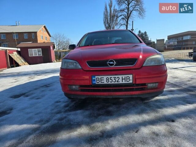 Красный Опель Астра, объемом двигателя 1.6 л и пробегом 300 тыс. км за 2500 $, фото 1 на Automoto.ua