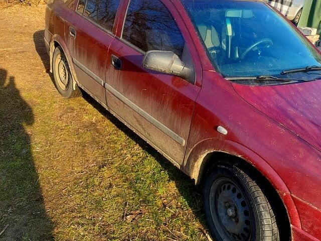 Красный Опель Астра, объемом двигателя 1.4 л и пробегом 100 тыс. км за 1100 $, фото 1 на Automoto.ua