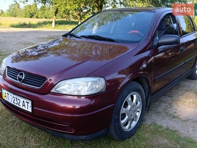 Красный Опель Астра, объемом двигателя 1.6 л и пробегом 250 тыс. км за 4700 $, фото 1 на Automoto.ua