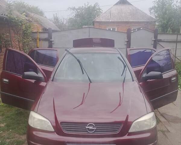 Красный Опель Астра, объемом двигателя 1.6 л и пробегом 240 тыс. км за 4500 $, фото 1 на Automoto.ua