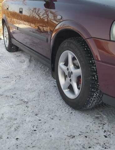 Красный Опель Астра, объемом двигателя 1.6 л и пробегом 205 тыс. км за 4999 $, фото 1 на Automoto.ua