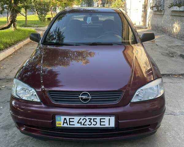 Красный Опель Астра, объемом двигателя 1.4 л и пробегом 177 тыс. км за 4600 $, фото 1 на Automoto.ua