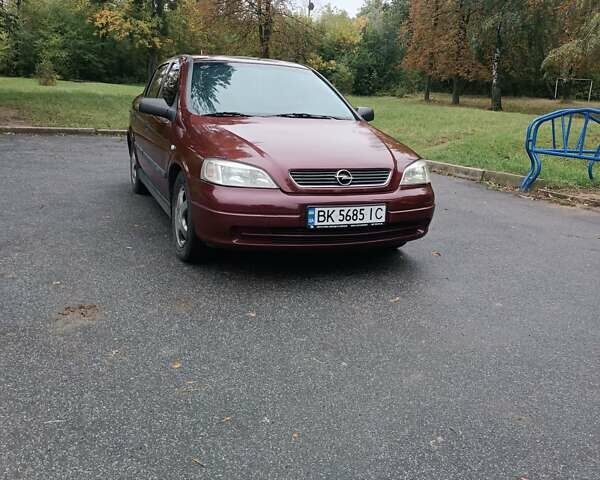 Красный Опель Астра, объемом двигателя 1.6 л и пробегом 234 тыс. км за 3800 $, фото 1 на Automoto.ua
